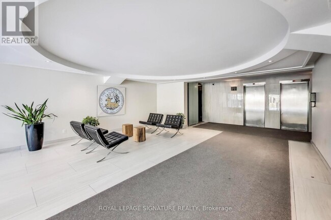 Photo - 335 Lonsdale Rd Unité 212