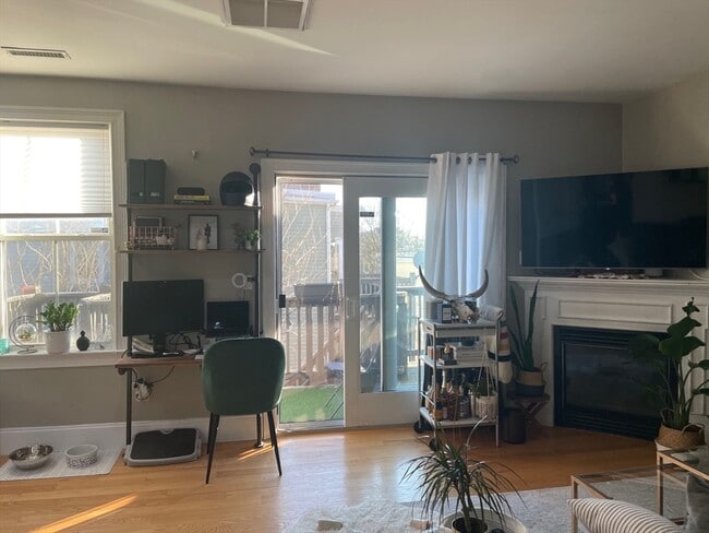 Photo - 227 Bowen St Unit 3