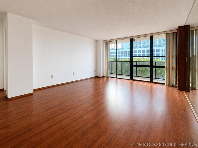 Photo - 600 NE 36th St Unit 309