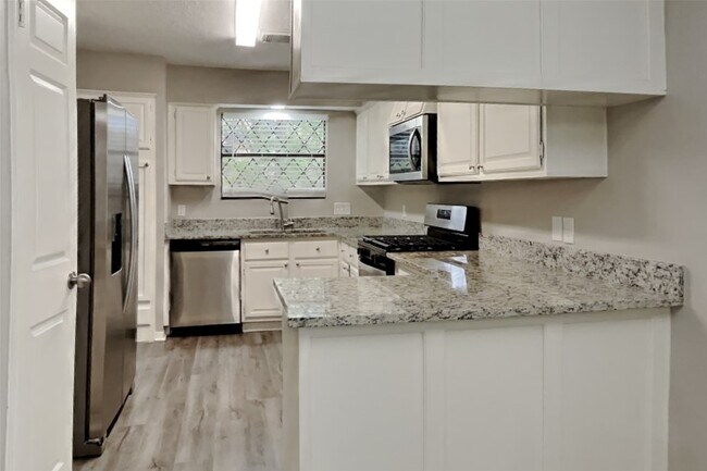 Photo - 2507 Brookdale Dr