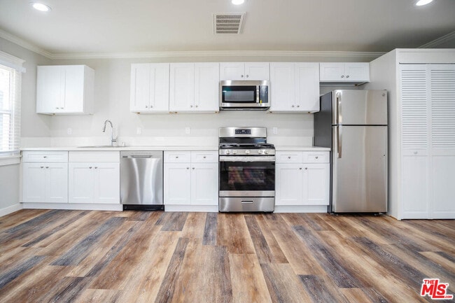 Photo - 1131 N Sierra Bonita Ave