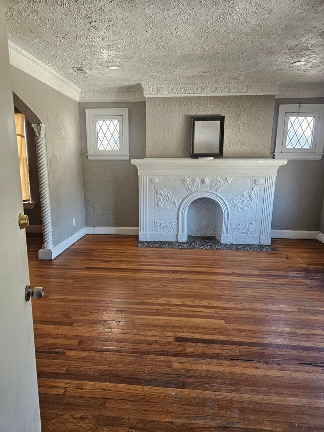 Building Photo - 14031 Cherrylawn St Rental