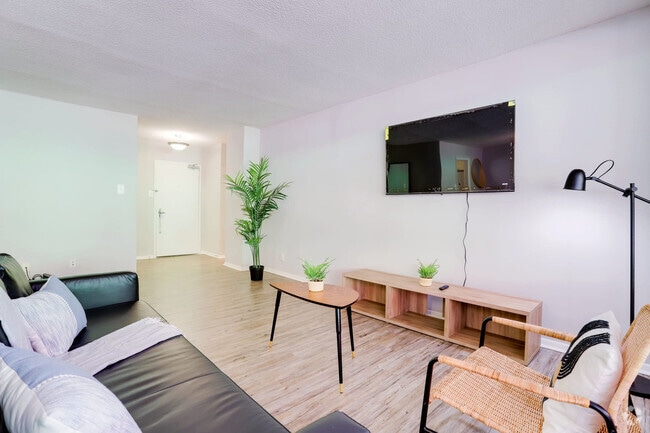 Building Photo - 2111 Richmond Hwy Unit FL2-ID1022377P Rental