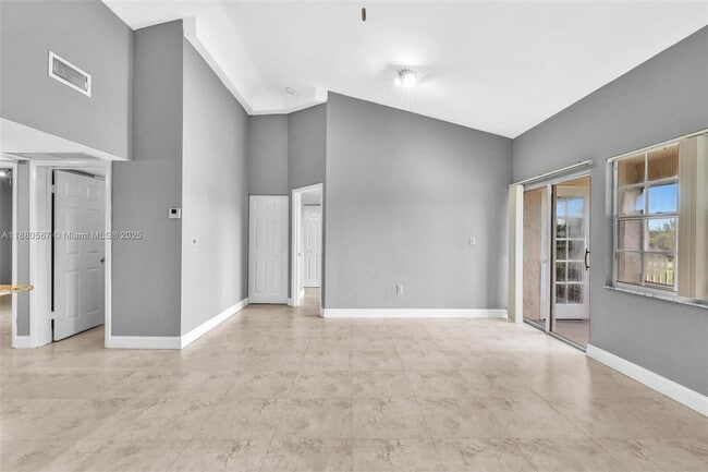 Photo - 2841 N Oakland Forest Dr Unit 304