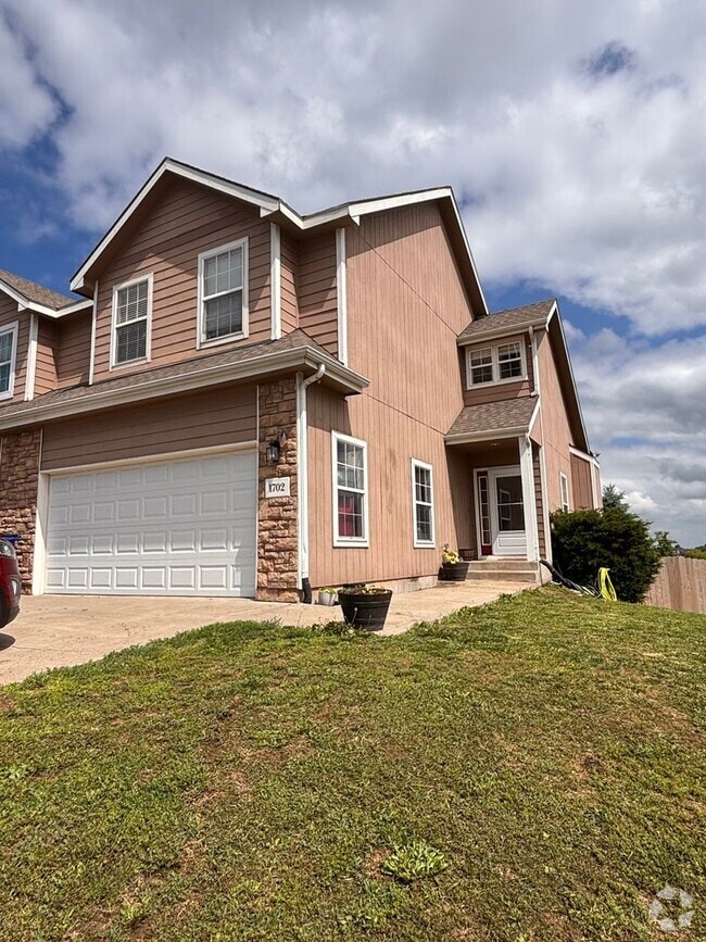 Building Photo - Italian Estates Property Management Rental