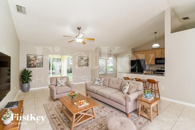 Photo - 766 Altara Ln NE