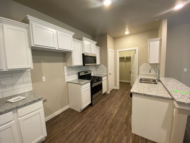 Photo - 3 bedroom 2 bath 2 car duplex available in Bethany!