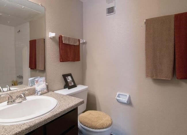 Photo - 4800 Lamonte Ln Unidad # 101