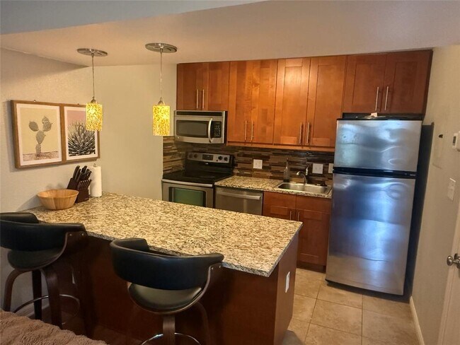 Photo - 7685 Northcross Dr Unit 621
