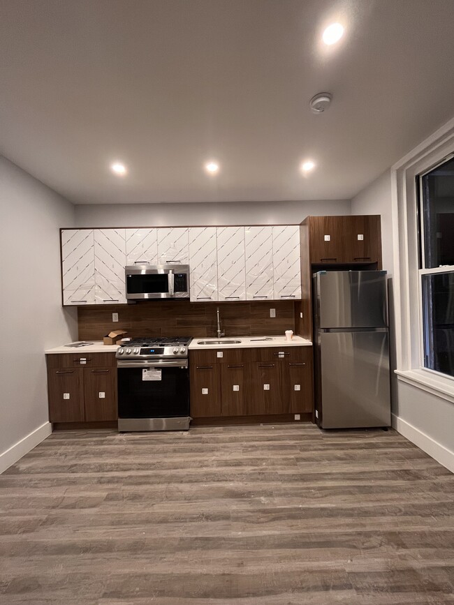 Building Photo - 178 Ocean Ave Unit 1 Rental