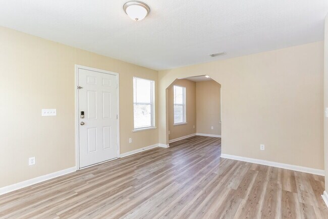 Photo - 5339 Newcombe Rd