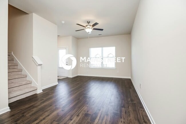 Photo - 3 Bedroom Pet-Friendly Home in La Vergne, TN with Main Street Renewal