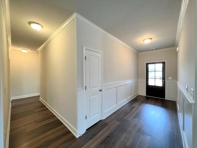 Photo - 130 Hawthorn Ln
