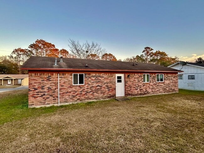 Photo - Moss Point 3 Bedroom