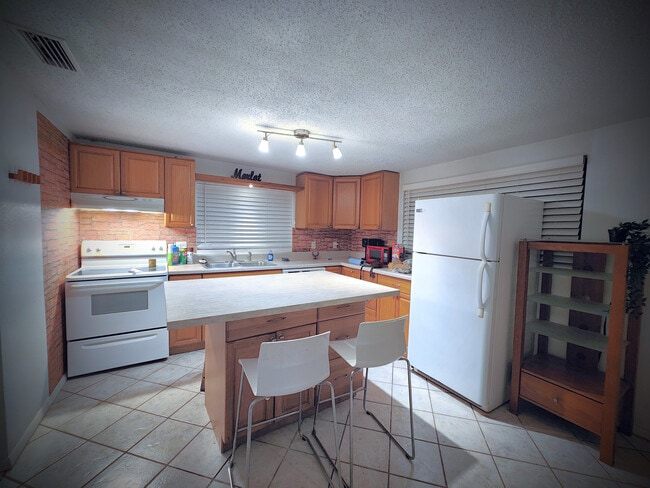 Photo - 237 50th Ave N