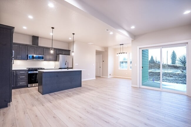 Building Photo - 8146 W Boekel Rd Rental