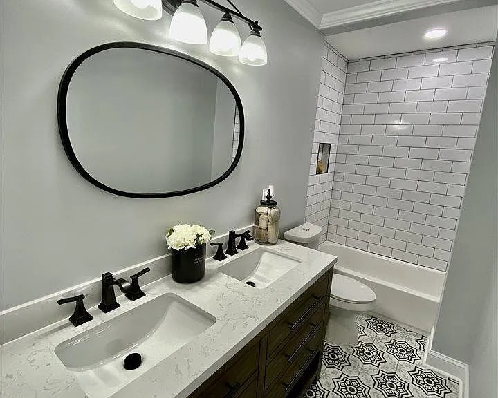 Photo - 2736 Holloway St