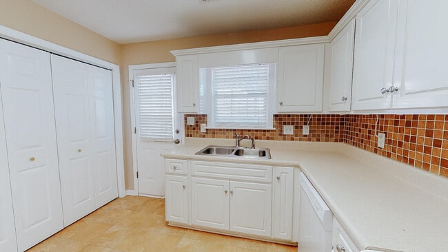 Photo - 101 Queens Ct