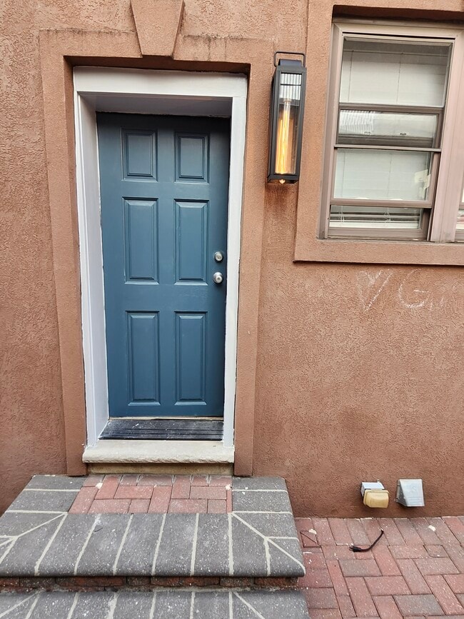 Photo - 733 Carpenter St