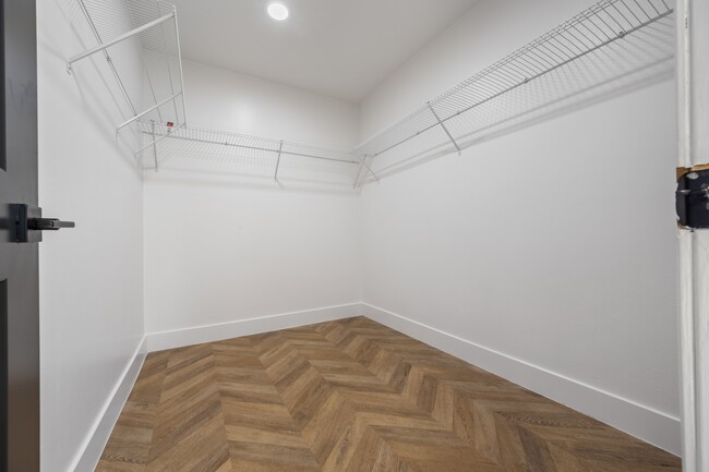 Photo - 5916 Walnut Ave