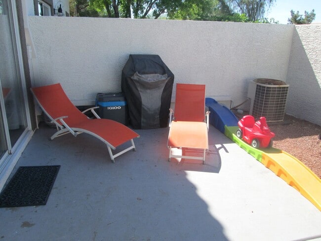 Photo - 3 bedroom Townhome in Green Valley availble June 1