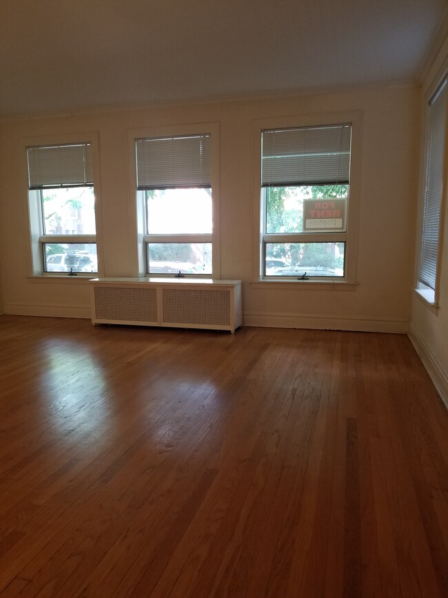 Building Photo - 4916 N Francisco Ave Unit Floor 1