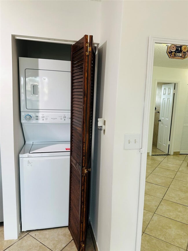 Photo - 10046 Winding Lake Rd Unit 203