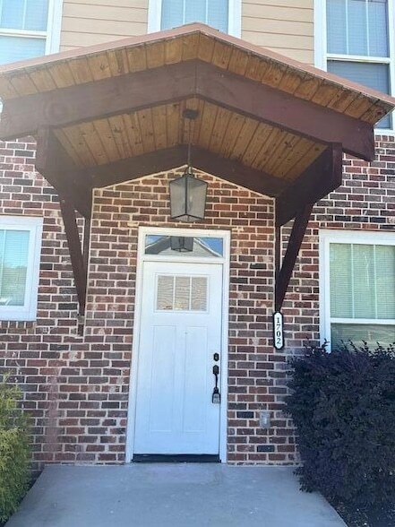 Photo - 1702 Arbor Hls Dr SE