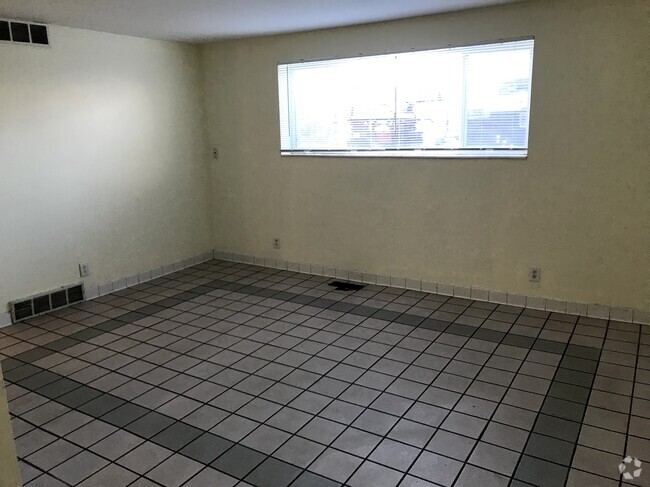 Building Photo - Two-Bedroom in Salt Lake! Unit 4 Rental