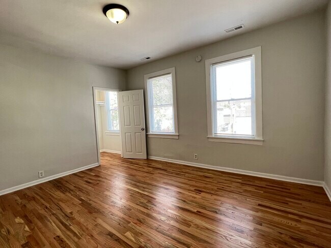 1151 W 19th St