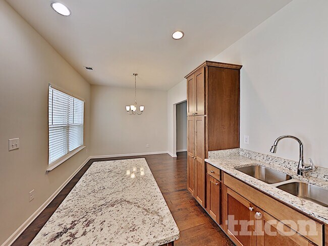 Photo - 305 Woodfern Ct