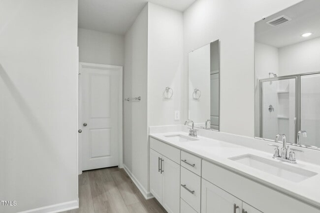 Photo - 283 White Birch Ln