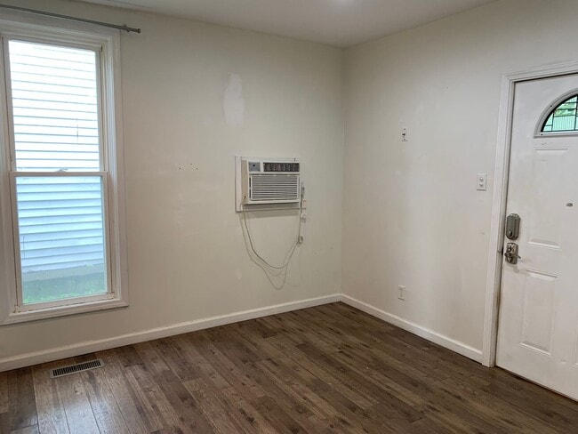 Photo - 412 E 2nd St Unit 4