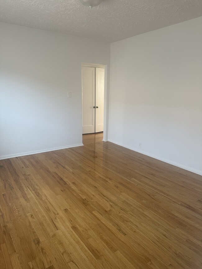 Photo - 2319 E 70th St Unidad 2319-3