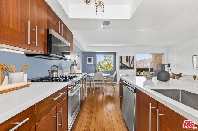 Building Photo - 2700 Cahuenga Blvd Unit 3204