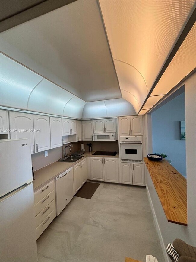 Photo - 19380 Collins Ave Unit 818