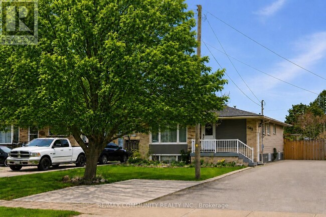 Photo - 161 Mohawk Rd W