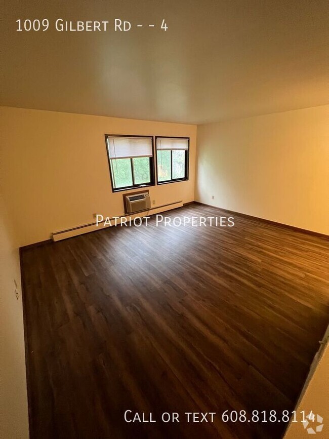 Building Photo - 1 bed/1 bath apartment in Madison, WI! Unit 4