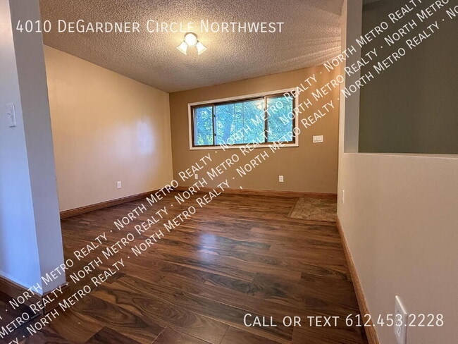 Photo - 4010 DeGardner Cir NW