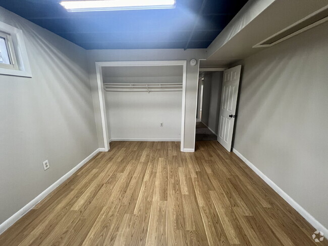 Building Photo - 5002 Maple Way Rental