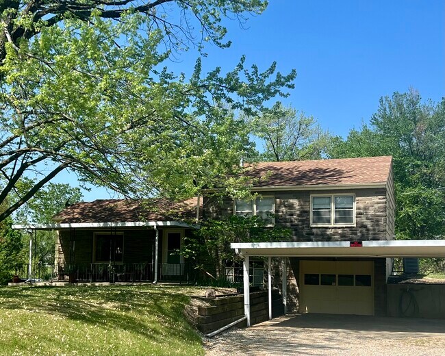 Photo - 728 S 94th St House