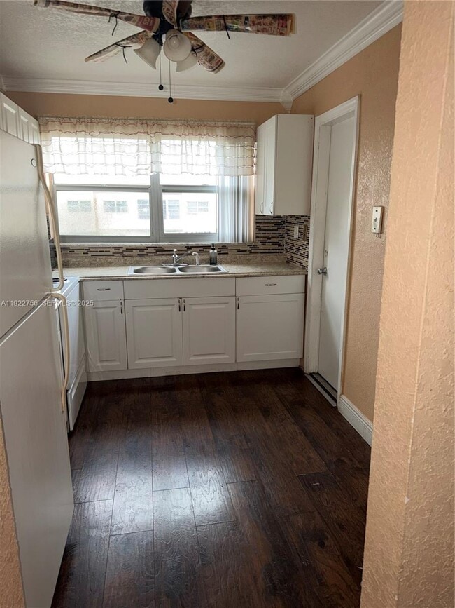 Photo - 4042 NW 19th St Unit 305