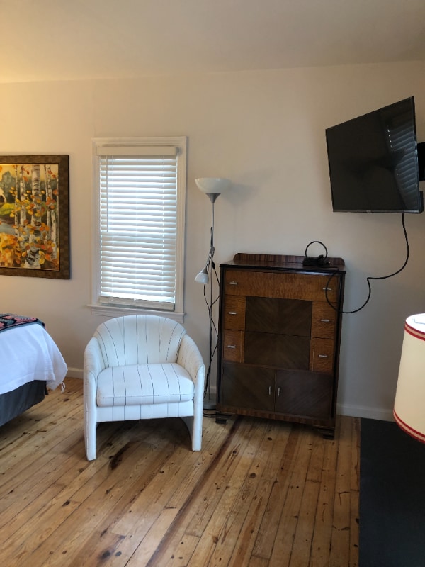 Photo - 1296 W 106th St