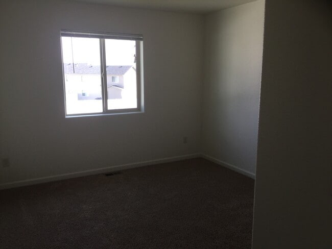 Photo - 3 BEDROOM, 2.5 BATHROOM SADDLE RIDGE TWINHOME