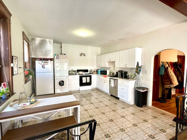 Photo - 443 Hanover St Unit 2A