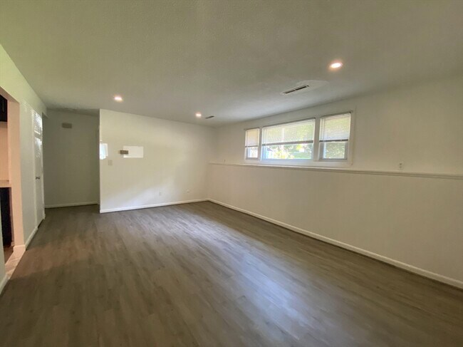 Photo - 128 Cheryl Ln Unidad 1R