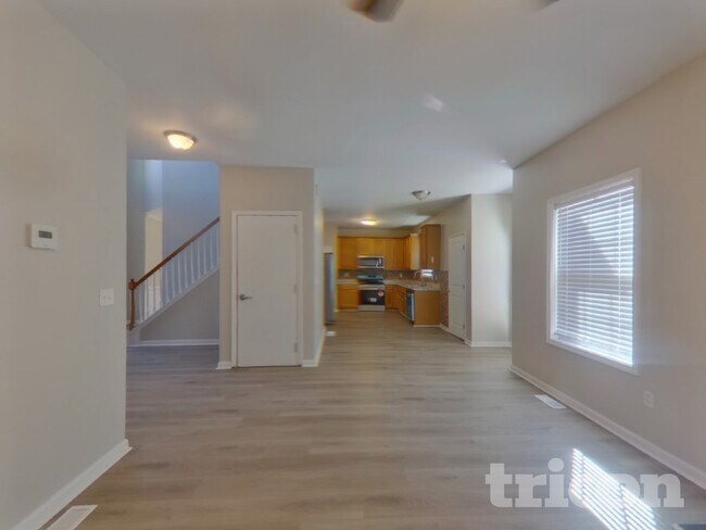 Photo - 374 Madison Ave