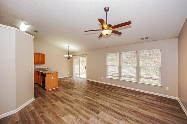 Photo - 2082 Chapel Creek Rd