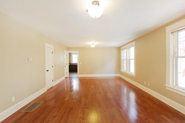 Photo - 843 Cherry St SE