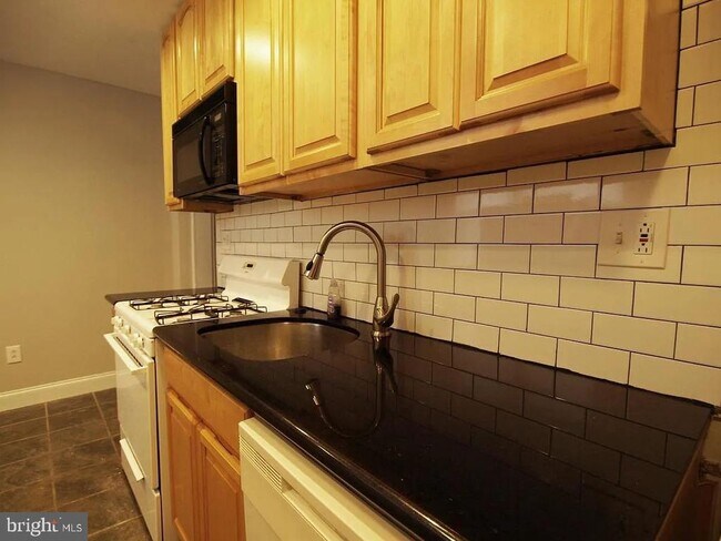 Photo - 4335 Fleming St